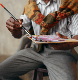 smiling-painter-with-brush-palette-easel